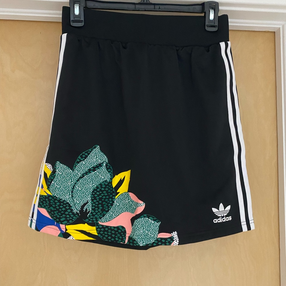 NWT ADIDAS ORIGINALS X HER STUDIO LONDON SKIRT - BLACK FLORAL